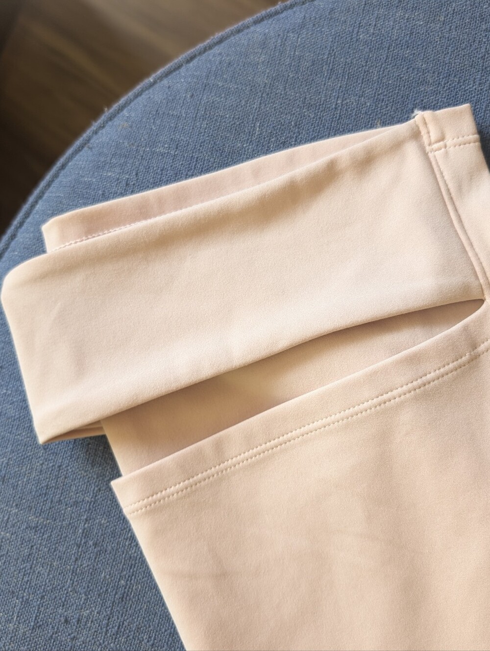 New Balance Women's Long Sleeve Crop Top in Blush Pink Medium - Picture 5 of 5